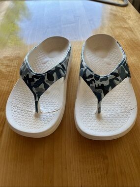 Women’s White Flip Flop Sandals with Blue Gray Camo Strap